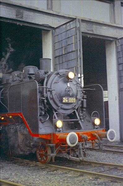 Foto:: EK 24 009 / Wuppertal-Vohwinkel / 01.12.1974 (Foto,Fotos,Bilder,Bild,)