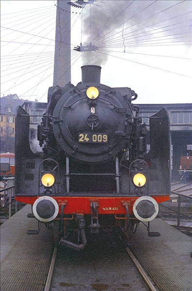 Foto:: EK 24 009 / Wuppertal-Vohwinkel / 01.12.1974 (Foto,Fotos,Bilder,Bild,)