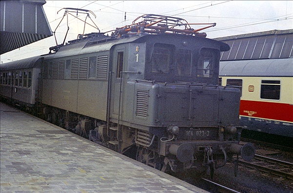 Foto:: DB 104 020-3 / Muenster / 08.04.1975 (Foto,Fotos,Bilder,Bild,)