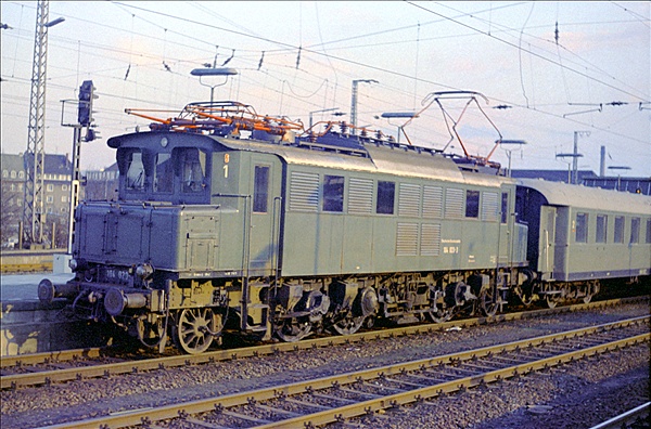 Foto:: DB 104 020-3 / Muenster / 08.04.1975 (Foto,Fotos,Bilder,Bild,)