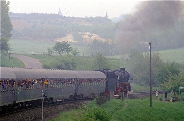 Foto:: DB 012 061-8 / Euskirchen - Satzvey / 25.05.1975 (Foto,Fotos,Bilder,Bild,)