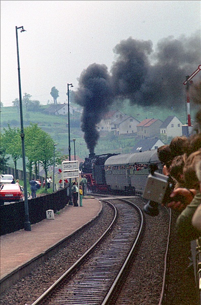 Foto:: DB 012 061-8 / Kall - Trier / 25.05.1975 (Foto,Fotos,Bilder,Bild,)