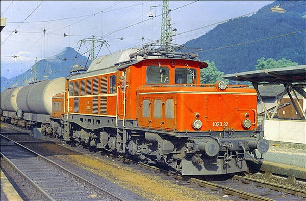 Foto:: OeBB 1020.32 / Jenbach / 18.07.1975 (Foto,Fotos,Bilder,Bild,)