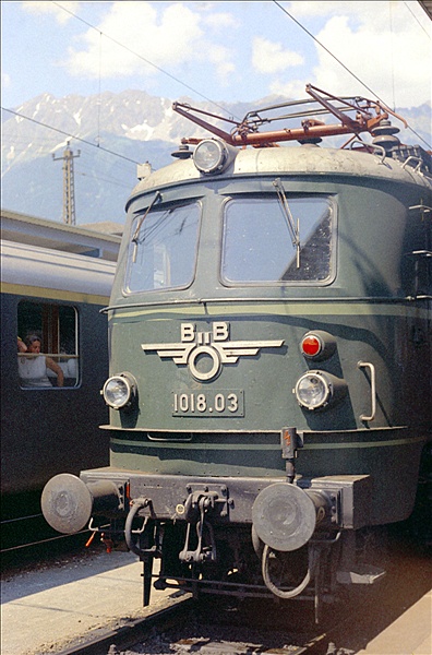 Foto:: OeBB 1018.03 / Innsbruck / 23.07.1975 (Foto,Fotos,Bilder,Bild,)
