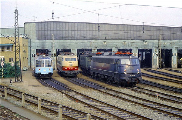 Foto:: DB 491 001-4 + 103 115-2 + 110 387-8 / Muenchen / 24.07.1975 (Foto,Fotos,Bilder,Bild,)
