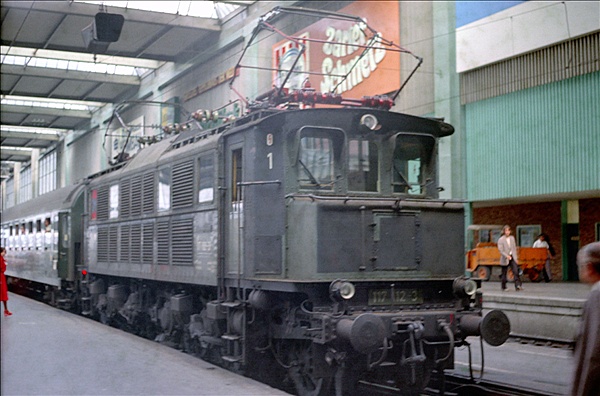 Foto:: DB 117 112-3 / Muenchen / 24.07.1975 (Foto,Fotos,Bilder,Bild,)