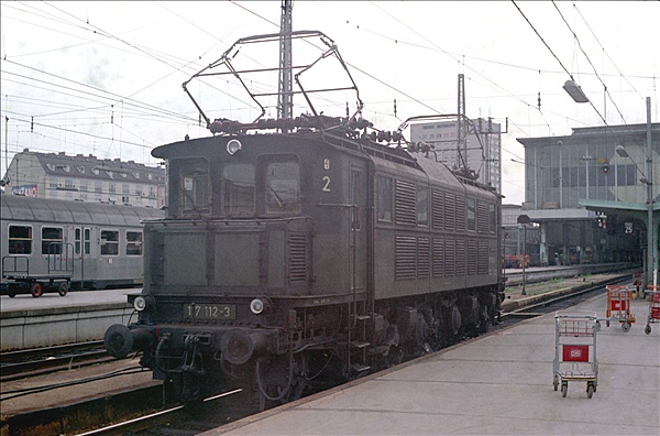 Foto:: DB 117 112-3 / Muenchen / 24.07.1975 (Foto,Fotos,Bilder,Bild,)