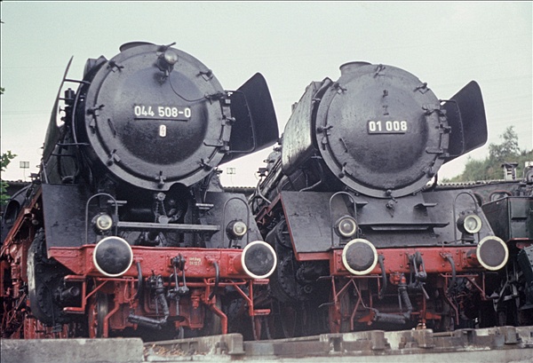 Foto:: DB 044 508-0 + 01 008 / Bochum-Dahlhausen / 07.09.1975 (Foto,Fotos,Bilder,Bild,)