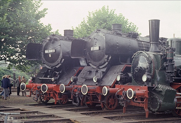 Foto:: DB 044 508-0 + 01 008 / Bochum-Dahlhausen / 07.09.1975 (Foto,Fotos,Bilder,Bild,)