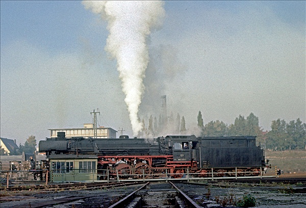 Foto:: DB 042 245-1 / Warburg / 26.10.1975 (Foto,Fotos,Bilder,Bild,)