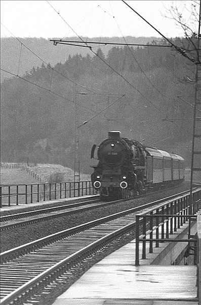 Foto:: DB 012 066-7 / Altenbeken - Paderborn / 06.12.1975 (Foto,Fotos,Bilder,Bild,)