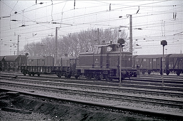 Foto:: DB 261 731-4 / Gelsenkirchen / Dezember 1975 (Foto,Fotos,Bilder,Bild,)