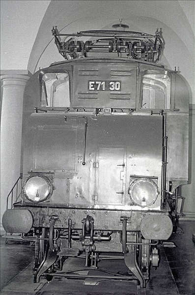 Foto:: E 71 30 / Dresden / 29.12.1975 (Foto,Fotos,Bilder,Bild,)
