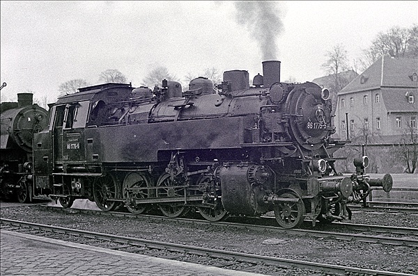 Foto:: DR 86 1775-5 + DR 58 2051-9 / Aue / 30.12. 1975 (Foto,Fotos,Bilder,Bild,)