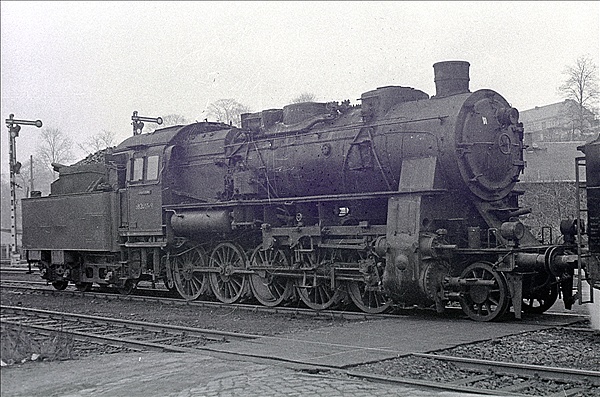 Foto:: DR 86 1775-5 + DR 58 2051-9 / Aue / 30.12. 1975 (Foto,Fotos,Bilder,Bild,)