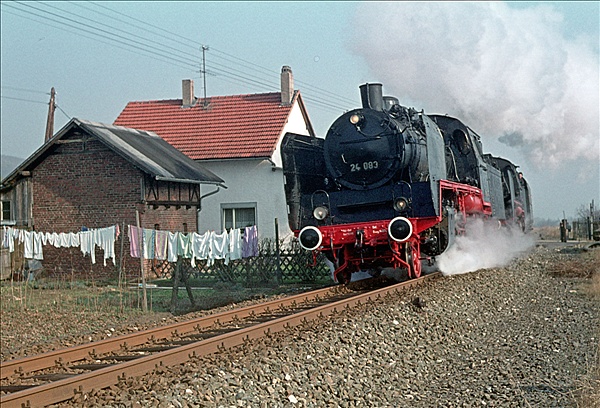 Foto:: EK 24 083 + EK 24 009 / Wehrden - Messinghausen / 22.02.1976 (Foto,Fotos,Bilder,Bild,)