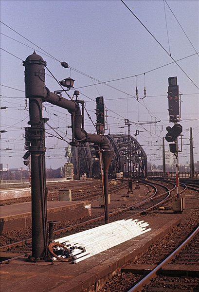 Foto:: Wasserkran, Hohenzollernbruecke / Koeln / 06.03.1976 (Foto,Fotos,Bilder,Bild,)