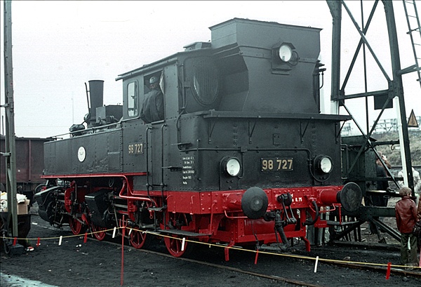 Foto:: 98 727 Dampflokabschied / Stolberg / 04.04.1976 (Foto,Fotos,Bilder,Bild,)