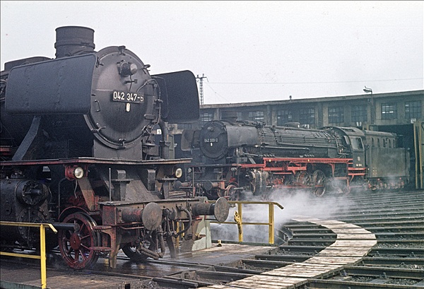 Foto:: DB 042 347-5 + DB 042 320-2 / Rheine / 15.04.1976 (Foto,Fotos,Bilder,Bild,)