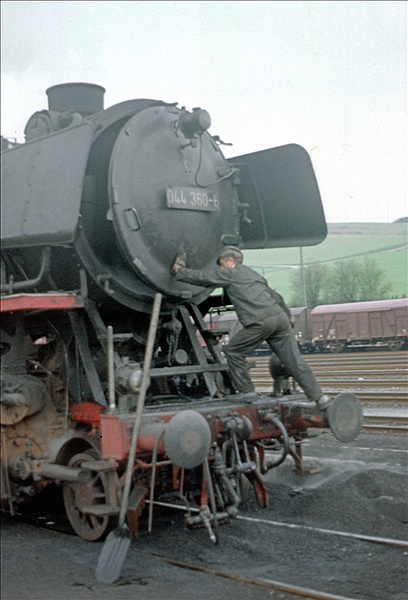 Foto:: DB 044 360-6 / Ottbergen / 24.04.1976 (Foto,Fotos,Bilder,Bild,)
