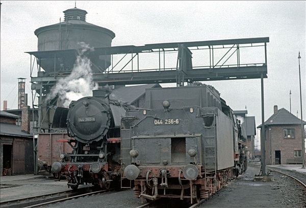 Foto:: DB 044 360-6 + DB 044 256-6  / Ottbergen / 24.04.1976 (Foto,Fotos,Bilder,Bild,)