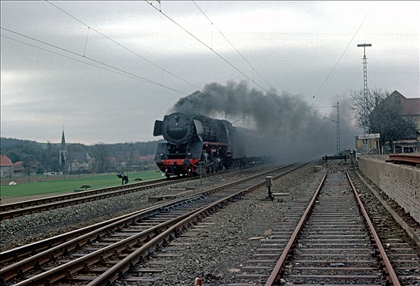 Foto:: DB 044 067-7 / Borlinghausen / 25.04.1976 (Foto,Fotos,Bilder,Bild,)