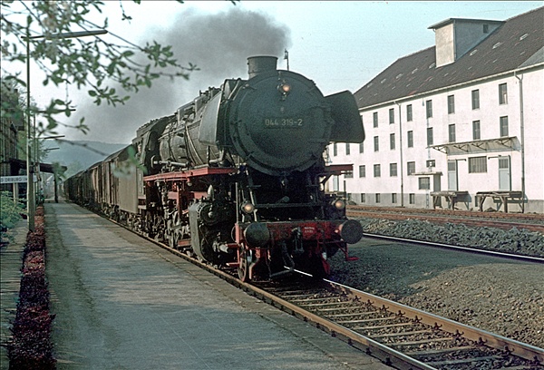 Foto:: DB 044 319-2 / Bad Driburg / 08.05.1976 (Foto,Fotos,Bilder,Bild,)