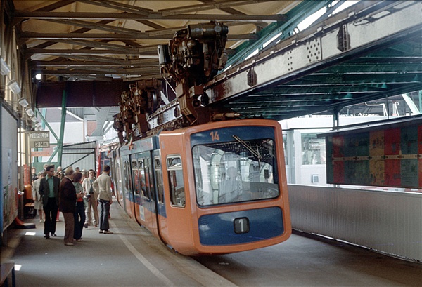 Foto:: Schwebebahn / Wuppertal / 23.05.1976 (Foto,Fotos,Bilder,Bild,)