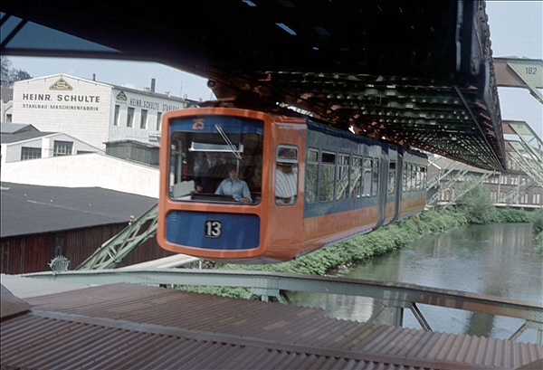 Foto:: Schwebebahn / Wuppertal / 23.05.1976 (Foto,Fotos,Bilder,Bild,)