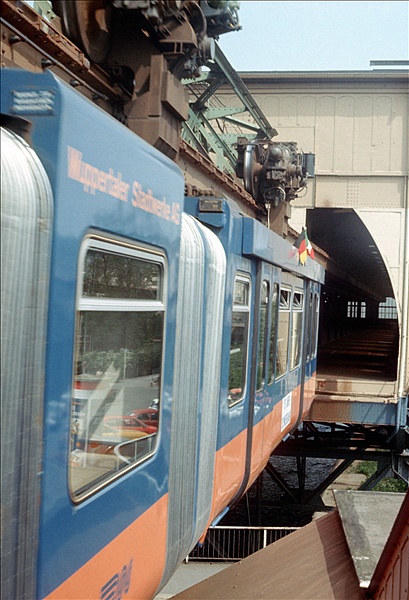 Foto:: Schwebebahn / Wuppertal / 23.05.1976 (Foto,Fotos,Bilder,Bild,)