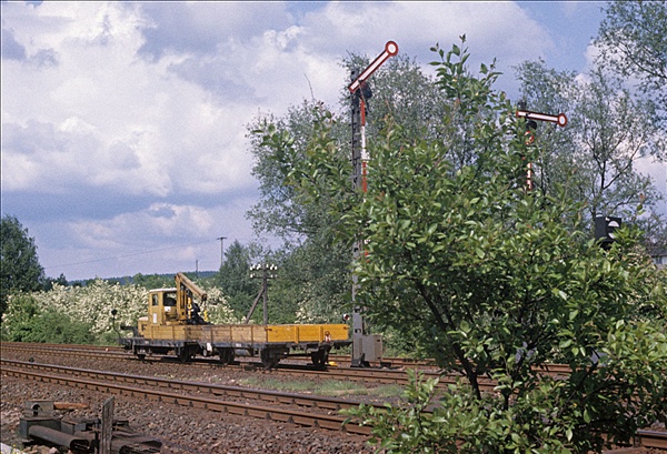 Foto:: Schienenbaufahrzeug / Lauenfoerde / 24.05.1976 (Foto,Fotos,Bilder,Bild,)
