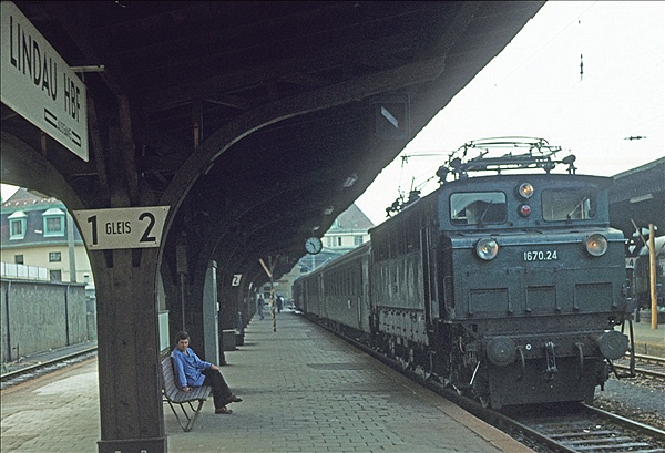 Foto:: OeBB 1670.24 / Lindau / 12.08.1976 (Foto,Fotos,Bilder,Bild,)