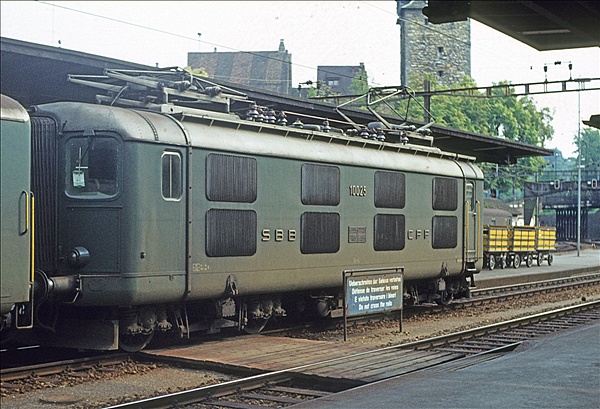 Foto:: SBB 10025 Re 4/4 / Schaffhausen / 13.08.1976 (Foto,Fotos,Bilder,Bild,)