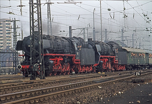 Foto:: DB 044 404-2 + DB 044 508-0 / Dortmund / 09.10.1976 (Foto,Fotos,Bilder,Bild,)
