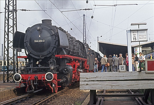 Foto:: DB 044 404-2 + DB 044 508-0 / Dortmund / 09.10.1976 (Foto,Fotos,Bilder,Bild,)