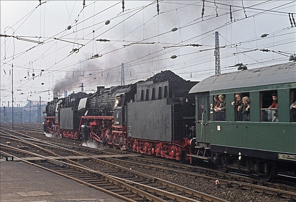 Foto:: DB 044 404-2 + DB 044 508-0 / Dortmund / 09.10.1976 (Foto,Fotos,Bilder,Bild,)