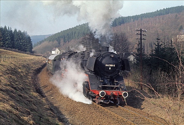 Foto:: DB 044 508-0 / Bruegge - Luedenscheid / 06.03.1977 (Foto,Fotos,Bilder,Bild,)