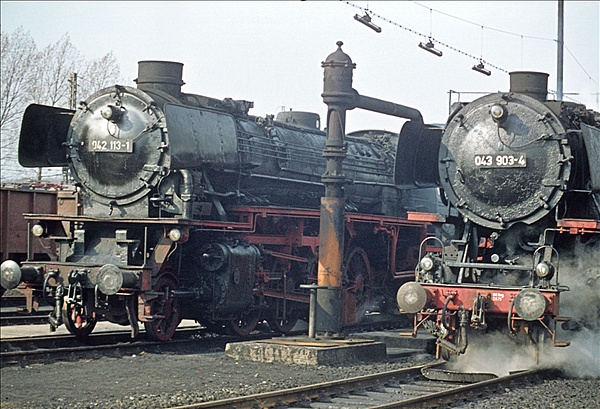 Foto:: DB 042 113-1 + DB 043 903-4 / Rheine / 13.03.1977 (Foto,Fotos,Bilder,Bild,)