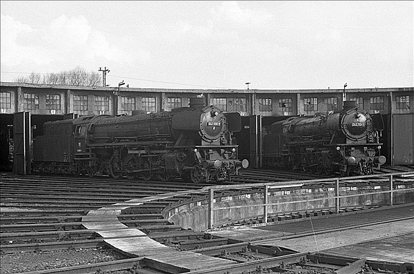 Foto:: DB 042 096-8 + DB 042 113-1 / Rheine / 20.03.1977 (Foto,Fotos,Bilder,Bild,)