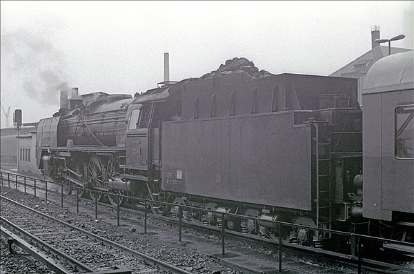 Foto:: DR 01 2204-4 / Berlin / 06.04.1977 (Foto,Fotos,Bilder,Bild,)
