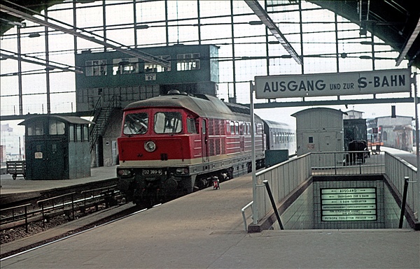 Foto:: DR 132 389-8 / Berlin / 07.04.1977 (Foto,Fotos,Bilder,Bild,)