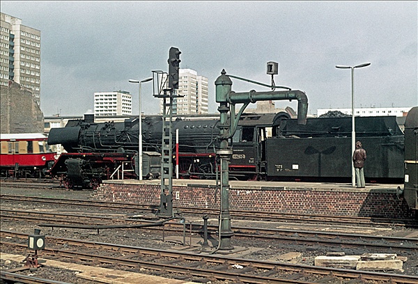 Foto:: DR 277 + DR 03 2162-0 / Berlin / 07.04.1977 (Foto,Fotos,Bilder,Bild,)