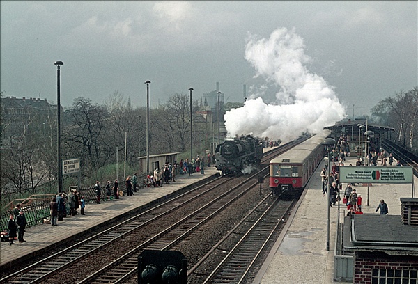 Foto:: DR 03 2250-3 + DR 277 / Berlin / 07.04.1977 (Foto,Fotos,Bilder,Bild,)