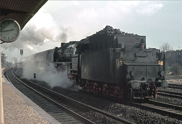 Foto:: DR 01 2137-6 / Berlin / 07.04.1977 (Foto,Fotos,Bilder,Bild,)
