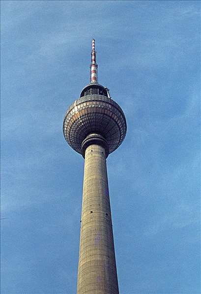 Foto:: Fernsehtrum / Berlin / 09.04.1977 (Foto,Fotos,Bilder,Bild,)