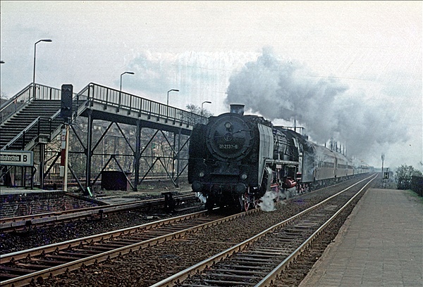 Foto:: DR 01 2137-6 / Berlin / 09.04.1977 (Foto,Fotos,Bilder,Bild,)