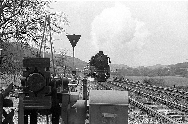 Foto:: DB 044 508-0 / Eversberg - Bestwig / 24.04.1977 (Foto,Fotos,Bilder,Bild,)