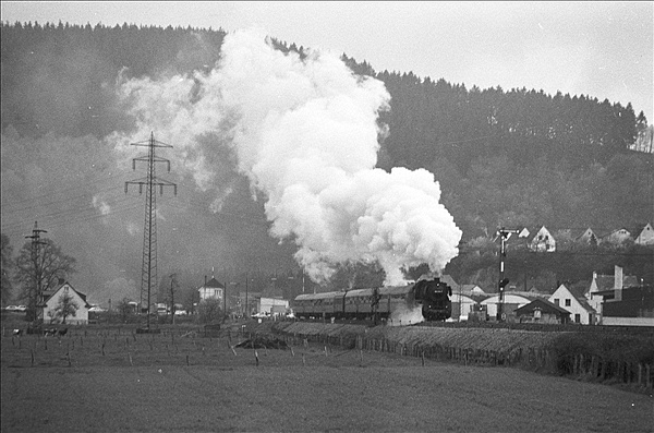 Foto:: DB 044 434-9 /  Freienohl / 08.05.1977 (Foto,Fotos,Bilder,Bild,)