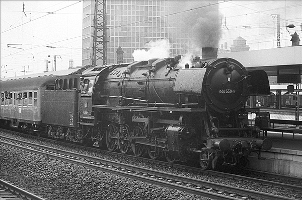 Foto:: DB 044 556-9 / Essen / 14.05.1977 (Foto,Fotos,Bilder,Bild,)