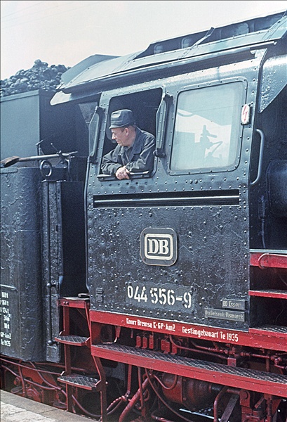 Foto:: DB 044 556-9 / Wanne-Eickel / 15.05.1977 (Foto,Fotos,Bilder,Bild,)